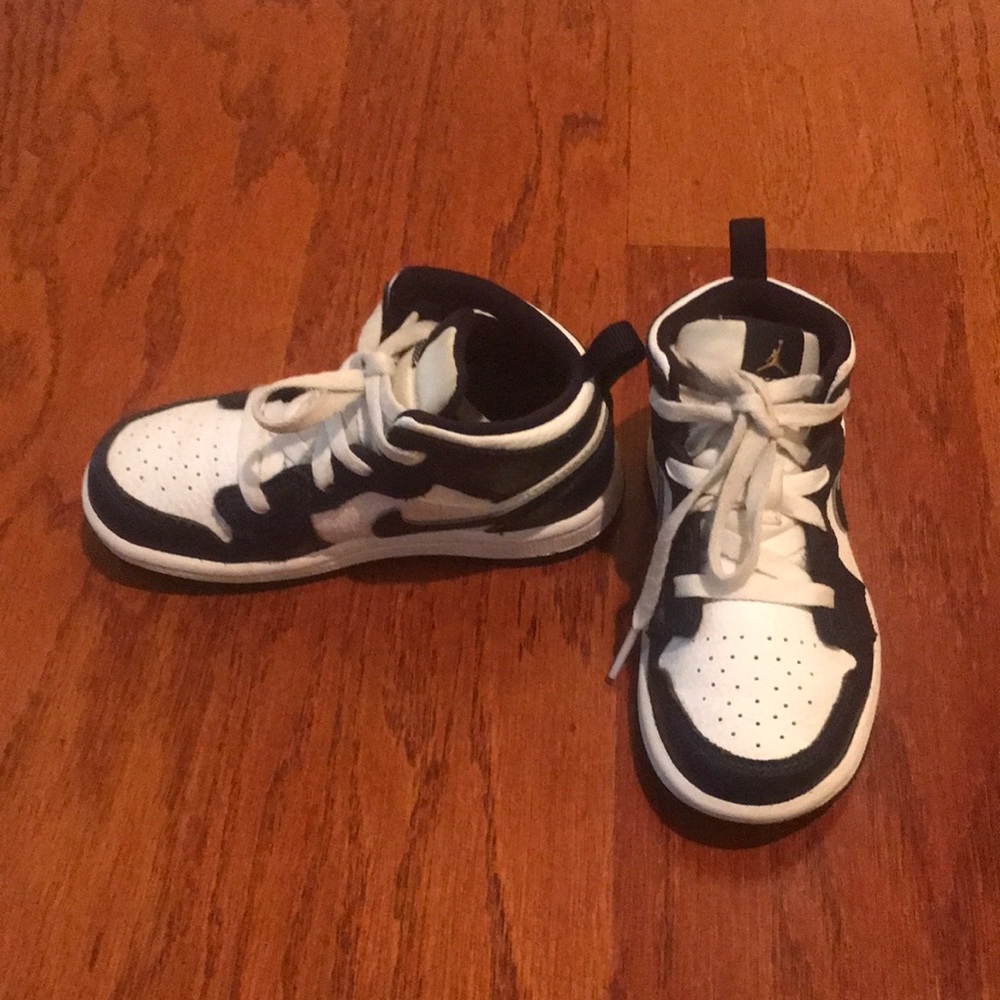 AIR JORDAN 1 MID